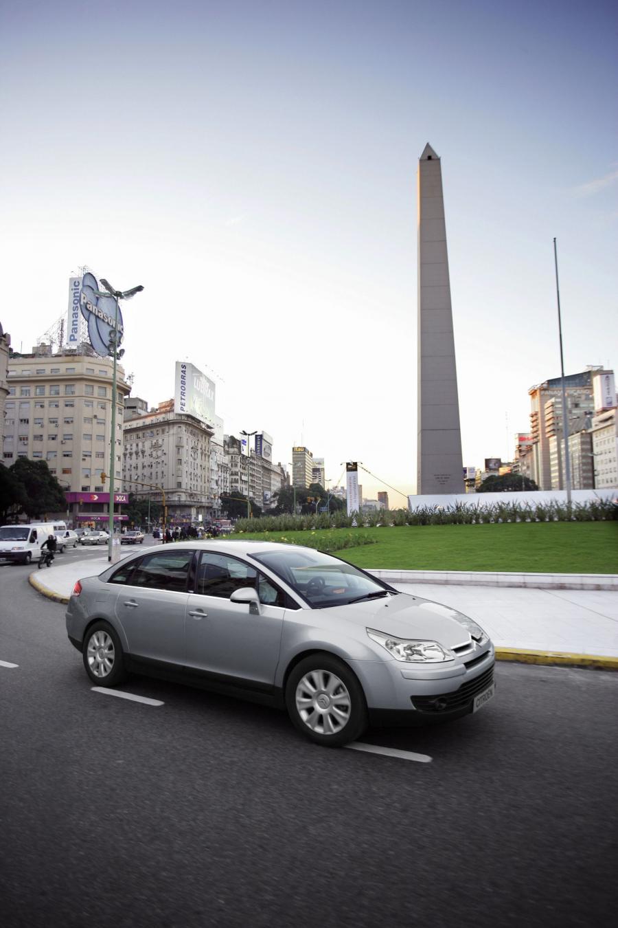  Citroen C4 Sedan 2008 года  (фото 28 из 75)